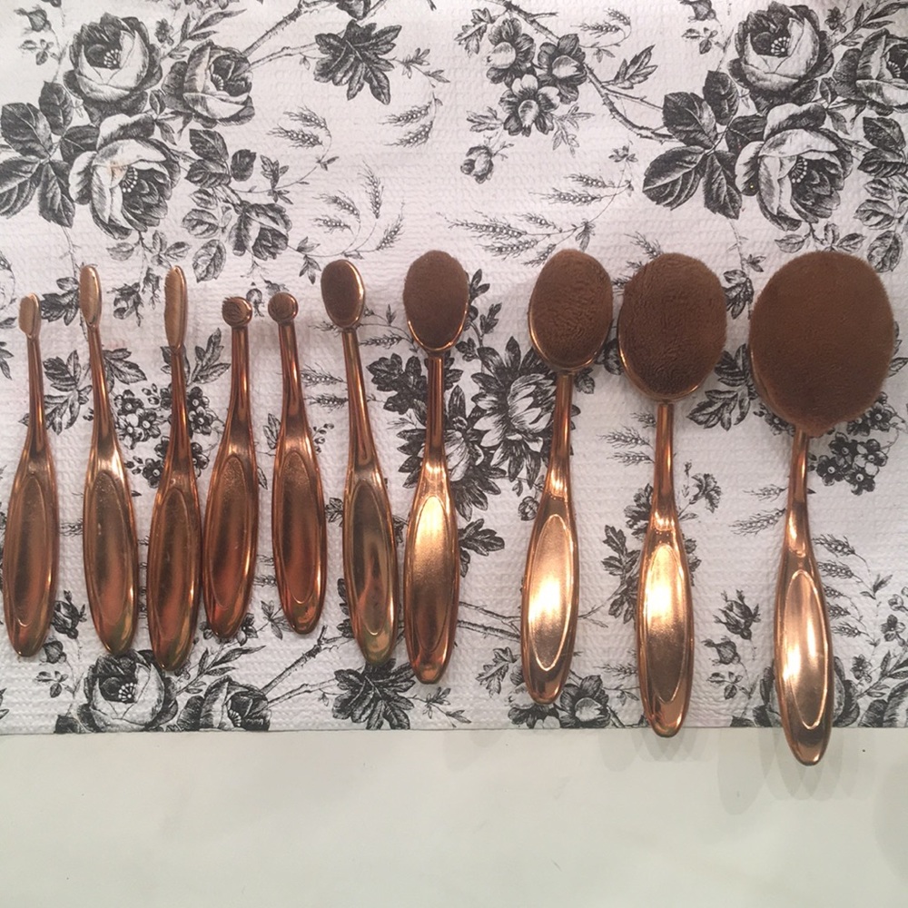 Makeup brushes